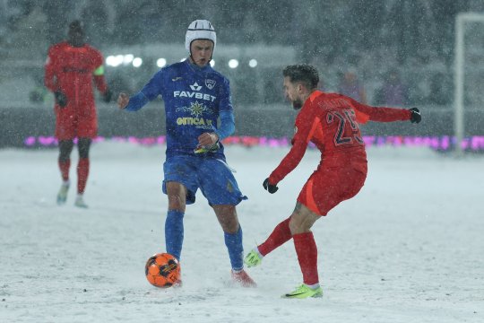 Gloria Buzău - FCSB 0-2. Roș-albaștrii se impun după intrarea titularilor de drept în repriza secundă