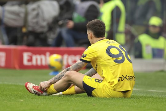 Dennis Man, sacrificat în minutul 35 al meciului cu Roma. Motivul pentru care antrenorul Parmei l-a scos din teren pe fotbalistul naționalei României
