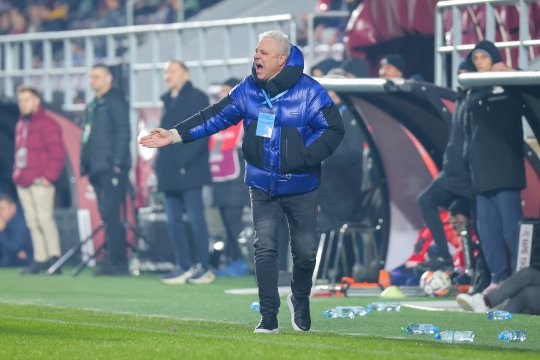 Marius Șumudică, ironii și atacuri la adresa rivalei FCSB: ”În campionat au 2.000-3.000 de fani, dar se umflă până la 7.000!”