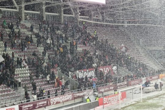 Rapid - FC Botoșani se dispută pe zăpadă! Cum se prezintă gazonul din Giulești înaintea debutului partidei