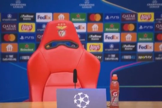 Cutremur la conferința de presă de dinaintea meciului de Champions League. Momentul inedit a fost surprins de camerele tv