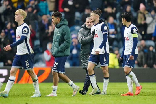 Ange Postecoglou s-a decis. Cine este înlocuitorul lui Radu Drăgușin la Tottenham