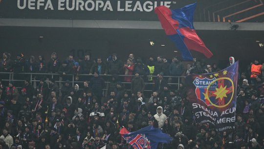 Galeria FCSB nu l-a uitat pe Răzvan Lucescu, după victoria 2-0 cu PAOK. Ce au făcut suporterii la final de meci
