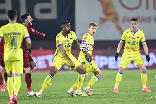 Jucătorii Petrolului, resemnați după înfrângerea cu CFR Cluj: "S-a cam dus șansa noastră la play-off"