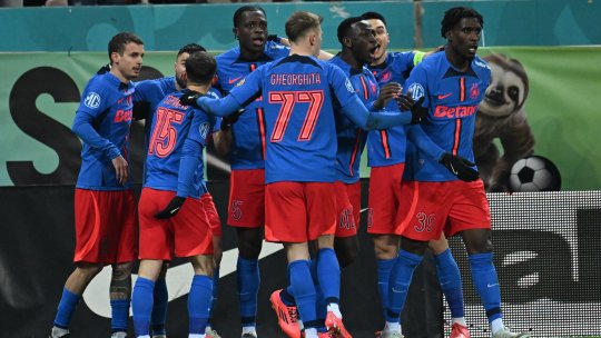 FCSB - Dinamo 1-1, ACUM, pe iAMsport.ro. Nebunie pe arena Națională. Campionii egalează după 2 minute