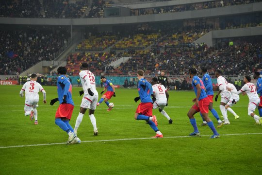 Ilie Dumitrescu și Florin Prunea au răbufnit în studio la pauza derby-ului FCSB - Dinamo: "E henț! Trebuia să fie penalty"