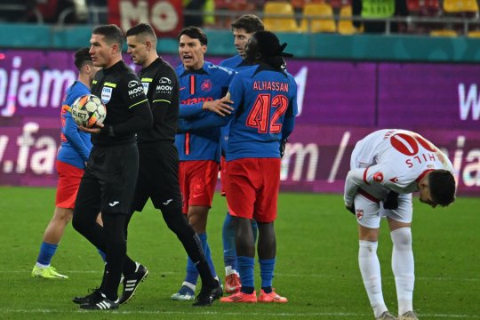 De ce nu ar fi intervenit VAR să acorde penalty în FCSB - Dinamo: ”Istvan Kovacs a spus că se verifică”
