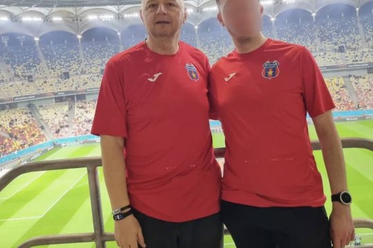 Fostul comandant al Stelei, surprins în tribune la FCSB - Manchester United. Fanii l-au făcut praf: "Soarta nu iartă trădătorii"