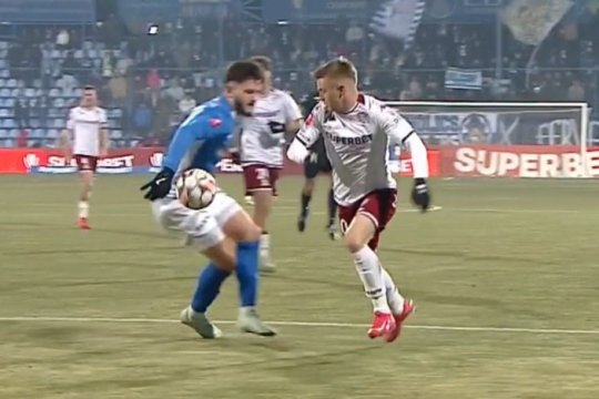 Dan Sîrbu, gafă de curtea școlii în Farul - Rapid. Penalty incredibil făcut de fundașul lui Gică Hagi
