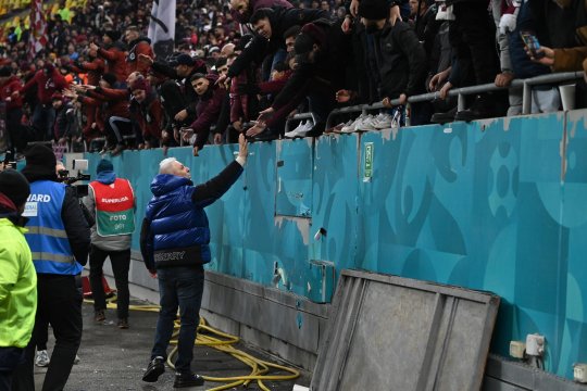 Șumudică a dezvăluit ce s-a decis la întâlnirea cu suporterii: ”Au drumul lor” + Mesajul lui Bocciu