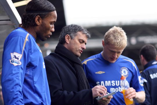 Legenda lui Chelsea îi ia apărarea lui Jose Mourinho: ”Cum ar putea 'tatăl' meu să fie rasist?”
