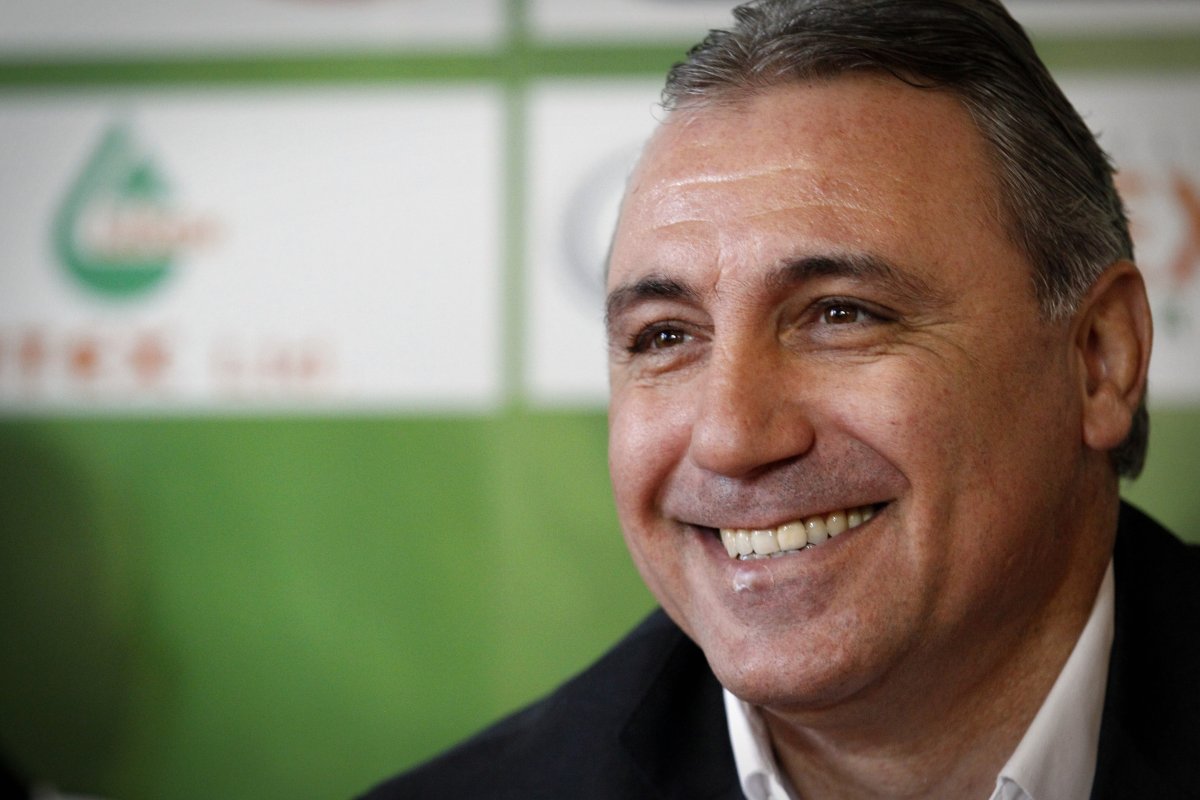 Hristo Stoicikov, fost coechipier la FC Barcelona cu Gheorghe Hagi și Gheorghe Popescu