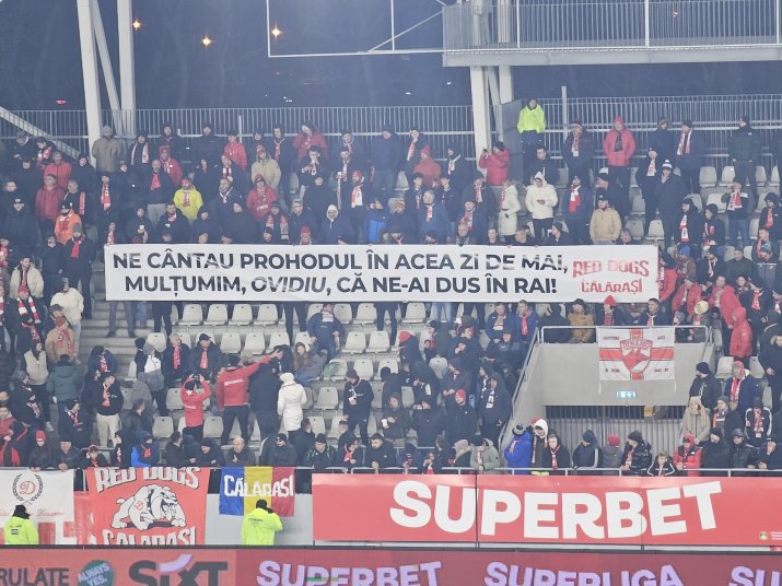 Bannerul afișat de suporterii lui Dinamo la meciul cu Oțelul