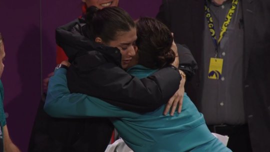 Imagini copleșitoare! Simona Halep și Sorana Cîrstea au plâns una în brațele celeilalte, după anunțul retragerii fostului lider WTA