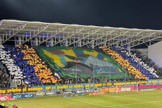 Scenografia afișată de suporterii Petrolului la duelul cu FCSB