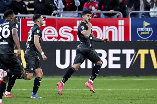 Ce fac stranierii români. Florinel Coman a debutat cu gol pentru Cagliari. Ianis Hagi, eliminat din Cupa Scoției