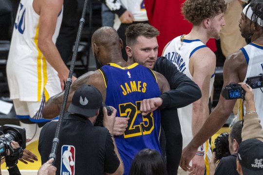 Situația a degenerat în NBA! Oficialul unei echipe a primit amenințări cu moartea după ce a vândut superstarul la o rivală
