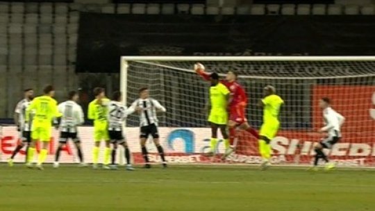 Tensiune incredibilă la Cluj! "U" e egalată la ultima fază după ce golul a fost anulat inițial