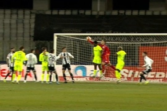 Tensiune incredibilă la Cluj! "U" e egalată la ultima fază după ce golul a fost anulat inițial