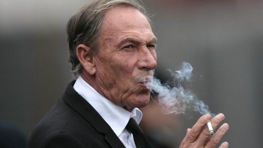 Fostul antrenor al lui Dan Petrescu este la terapie intensivă. Fumatul ar putea fi o cauză: ”Un tir de țigări”