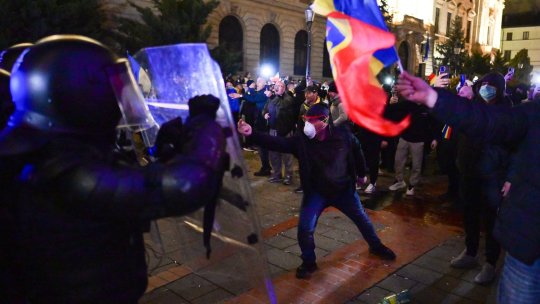 Gigi Becali îi ridiculizează pe fanii lui Călin Georgescu: ”Ne speriem de 200 de inși care ies cu parul?”