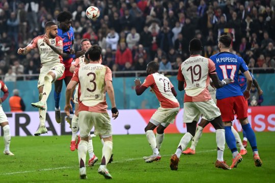 Decizie neașteptată luată de Lyon înaintea returului cu FCSB. Cu ce probleme se confruntă francezii