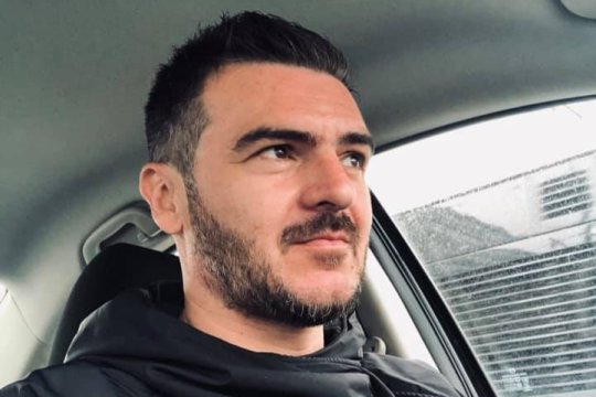 Un antrenor a fost filmat când îi jignea pe juniorii de 14 ani pe care îi antrenează: „Idiotule, prostule, jegosule!”