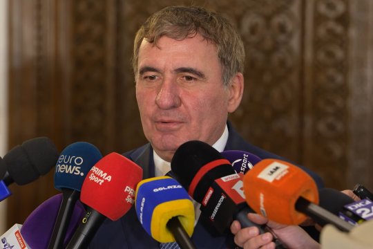 Gică Hagi, emoționat până la lacrimi: ”Sunt mândru, onorat, fericit și împlinit! Primul meu cadou, la 3 ani, a fost o minge de fotbal, asta mi-am dorit”