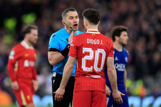 Faza comică din Liverpool - PSG. Istvan Kovacs a aplicat regula pe care nici comentatorii nu o știau: ”Bâjbâiau”