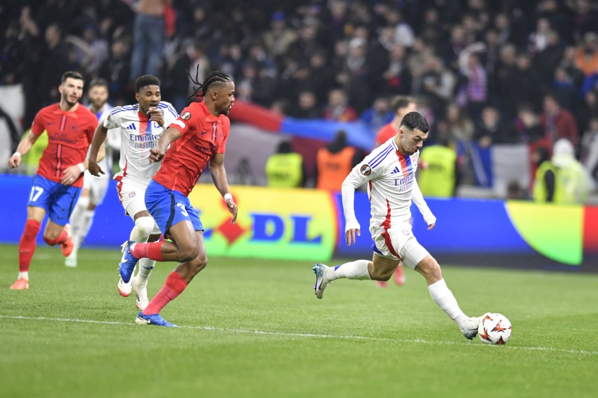 FCSB a părăsit Europa League în faza optimilor, după un eșec cu Lyon, 1-7 la general