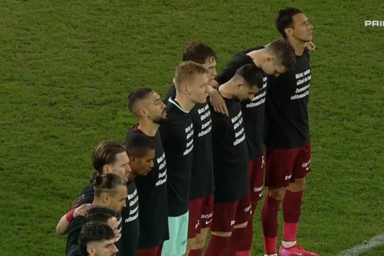 Moment de reculegere în memoria mamei lui Dan Petrescu. Mesajul emoționant afișat de jucătorii de la CFR Cluj