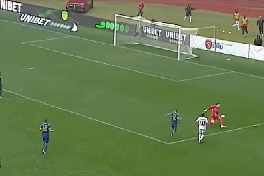 Gafă incredibilă în primul meci al zilei din SuperLiga! Faza s-a terminat nefericit pentru ghinionist