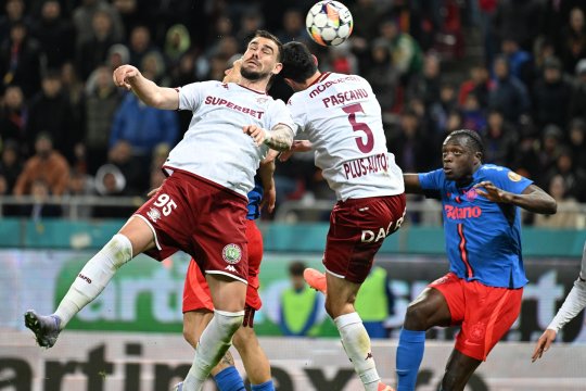 Penalty neacordat pentru Rapid în duelul cu FCSB? Șumudică a luat galben după ce a cerut intervenția VAR + Verdictul lui Ciprian Marica