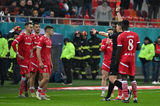 Ionel Ganea cere ca doi titulari de la Dinamo să fie scoși din echipă: ”Nu ar trebui să mai joace! Kopic greșește”