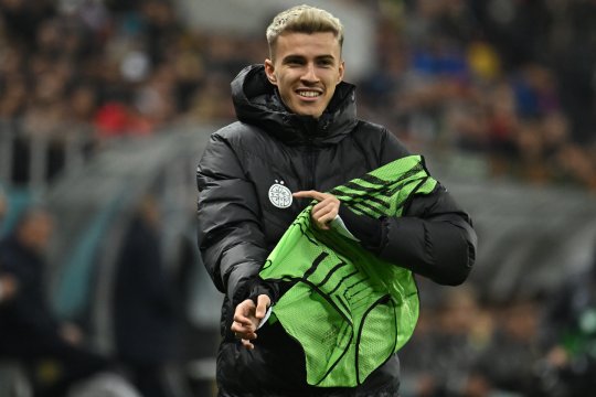 Yny Sebi l-a ironizat pe Tavi Popescu. Jucătorul FCSB i-a răspuns cu o glumă cu tentă sexuală