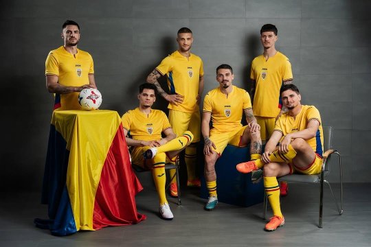 Naționala României și-a prezentat noile echipamente! Cum arată tricourile în care ”tricolorii” speră să ajungă la Campionatul Mondial din 2026