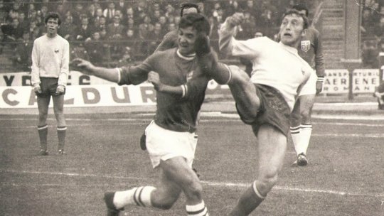 A expus tricoul legendarului Nicolae Dobrin și a rămas uluit de ce i-a spus un copil: ”Nu îi poți mulțumi pe toți”