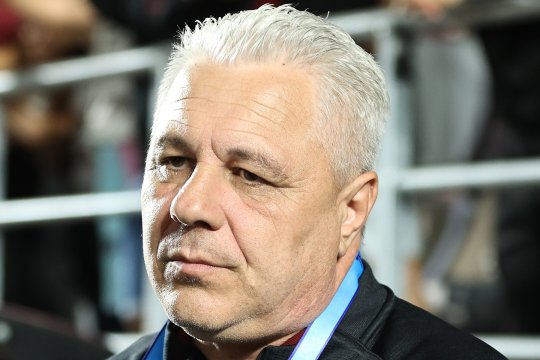 L-a ascultat pe Gigi Becali? Marius Șumudică și-a schimbat geaca la derby-ul Rapid - FCSB