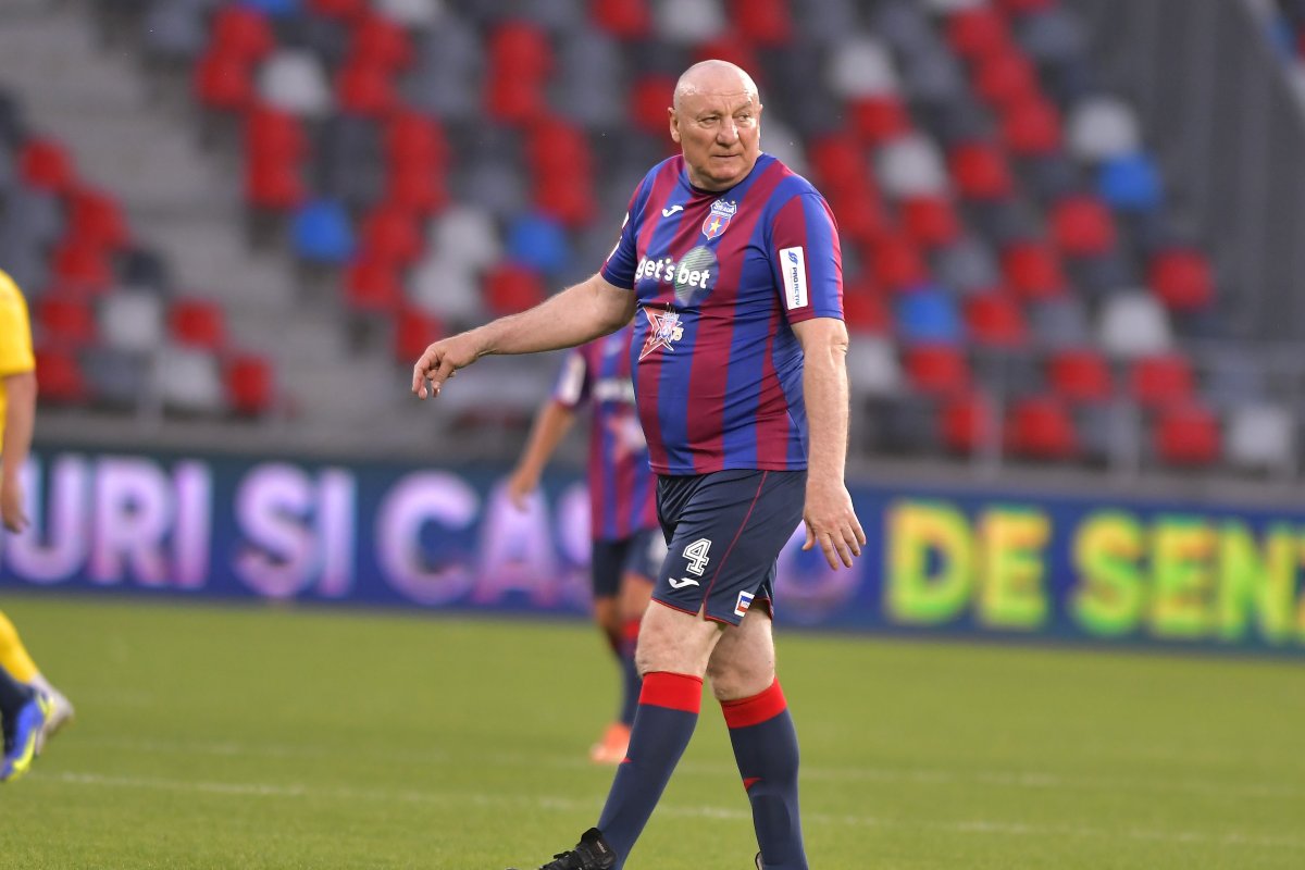 Adrian Bumbescu la un meci între legende
