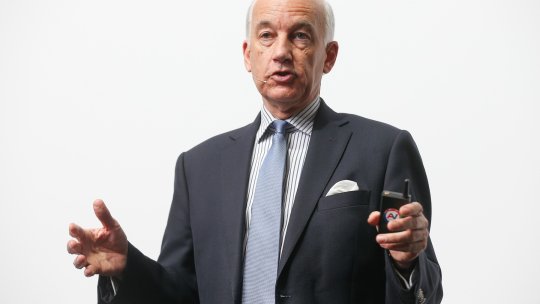 Arbitrul englez a rămas perplex când a venit să arbitreze naționala României: ”Puteți să mergeți cu fetele în camere, dacă e”