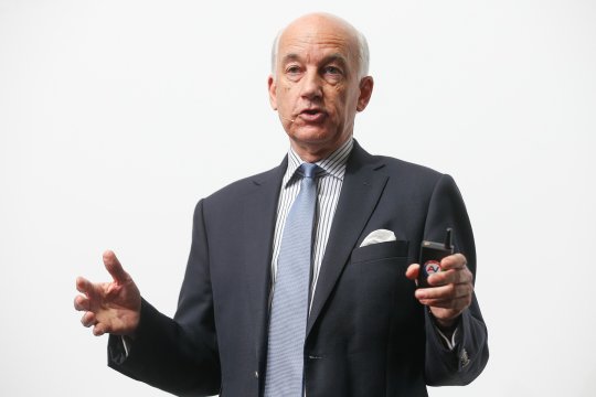 Arbitrul englez a rămas perplex când a venit să arbitreze naționala României: ”Puteți să mergeți cu fetele în camere, dacă e”