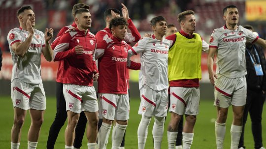 Dinamoviștii, ”la șantier”. Trei dintre fotbaliștii lui Kopic au trecut la munca de jos