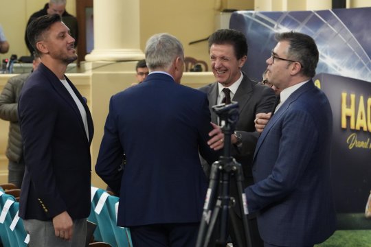 Gheorghe Hagi și-a lansat autobiografia ”Drumul meu”. Numele importante care au asistat la eveniment