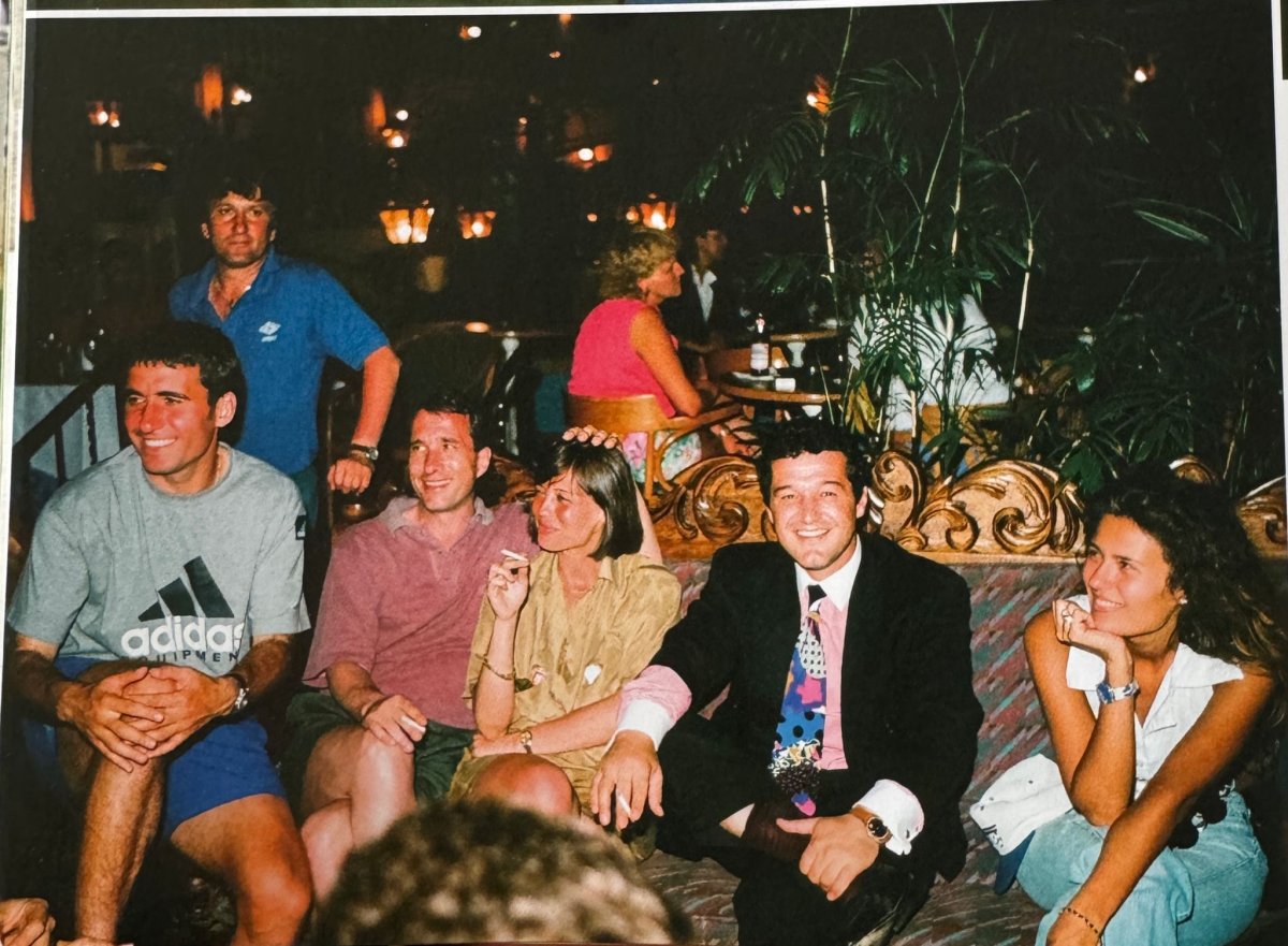 Gică Hagi, Valentin Ceaușescu și Gigi Becali la aceeași masă, în SUA, la Cupa Mondială din 1994, la petrecerea de după meciul cu Argentina