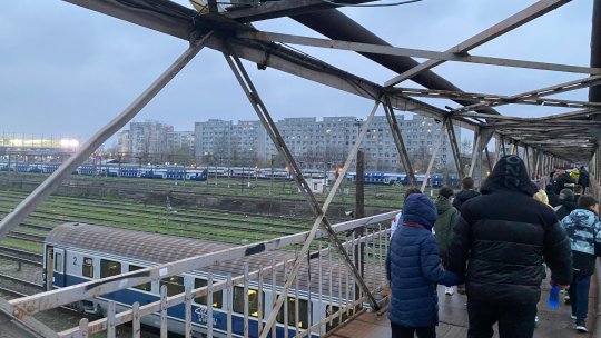 Ce au scandat micuții rapidiști în drumul spre Giulești. Imagini unice: cu ce au venit ”înarmați” copiii așteptați în tribune la duelul cu Universitatea Craiova