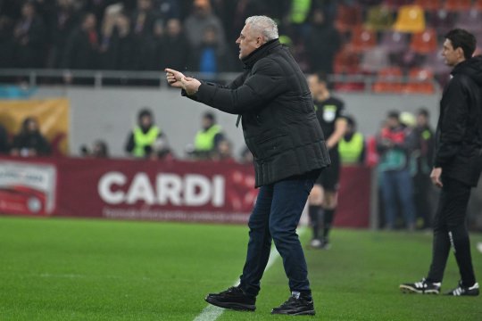 Cum s-a "blindat" Marius Șumudică la conferința de presă de după meciul cu FCSB. Cine s-a aflat în sală alături de jurnaliști