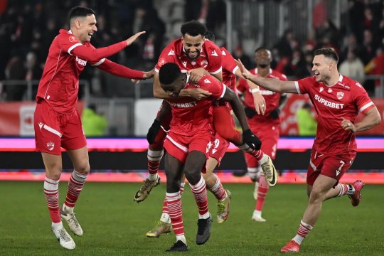 Dinamo - Hermannstadt 2-0. ”Câinii” au depășit Rapid în clasament
