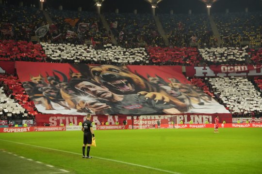 I-au luat și ei bilet? Ce au putut să aducă fanii FCSB în tribune, la derby-ul cu Dinamo + Scenografii impresionante afișate de cele două galerii