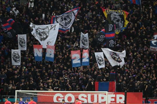 Bannerele pregătite de Peluza Nord care au fost interzise la Dinamo - FCSB: ”Grameni vă propune / Aduceți câini tineri în tribune”