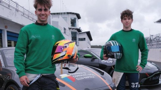 Luca Savu va concura cu un Aston Martin în două campionate de automobilism din Penisula Iberică! Pilotul are doar 17 ani